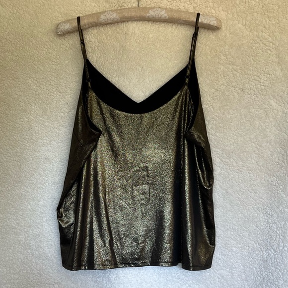 Express Sleeveless Top - Picture 3 of 3